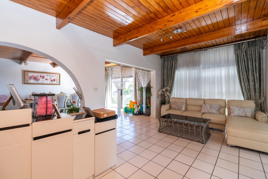 6 Bedroom Property for Sale in Welgelegen Western Cape